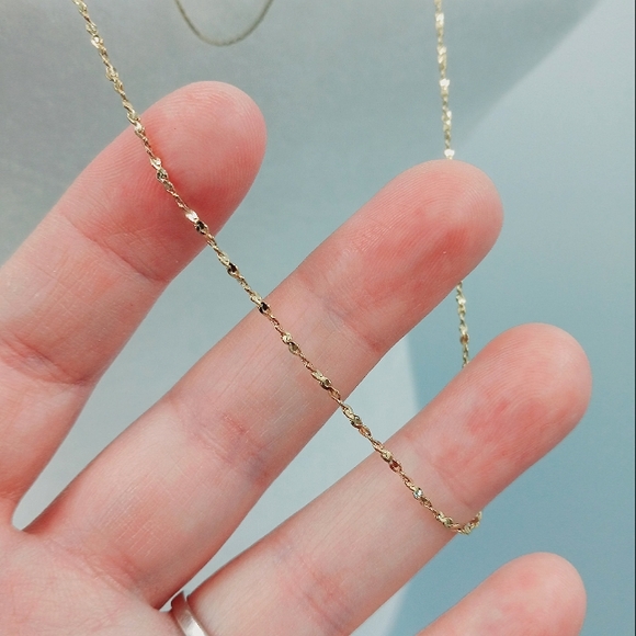 GOLD PLATED Three Strand Delicate Chain Necklace With Bar Pendant - Picture 5 of 9